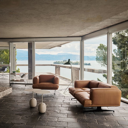 Pur_Norsk Inland AV21 lenestol sammen med Inland-sofa fra &Tradition, miljøbilde.
