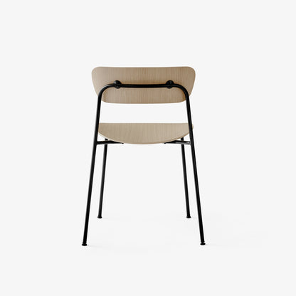 Pavilion AV1 - Lakkert eik